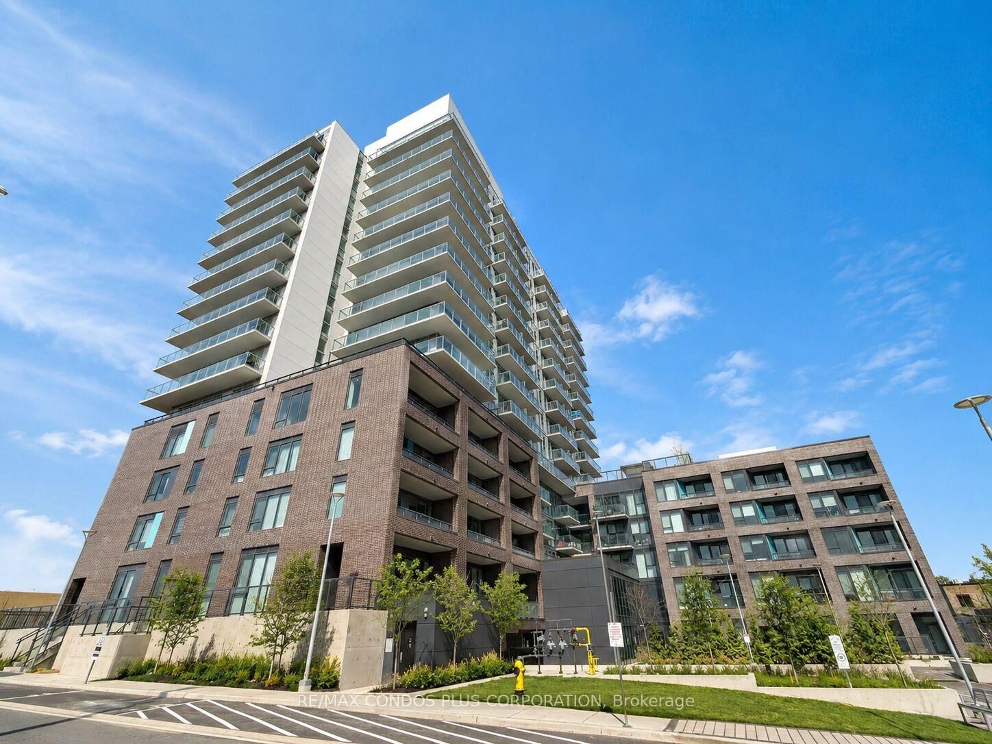 Property Photo:  185 Deerfield Road 216  ON L3Y 0G7 
