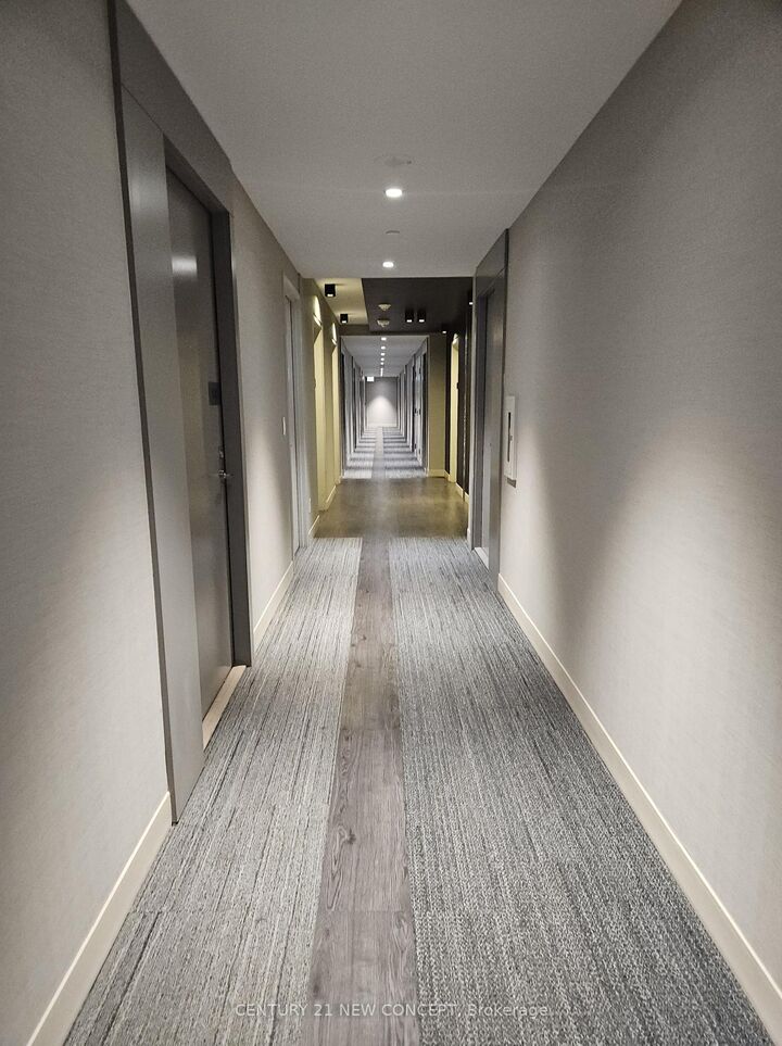 Property Photo:  19 Western Battery Road 3521  ON M6K 0E3 