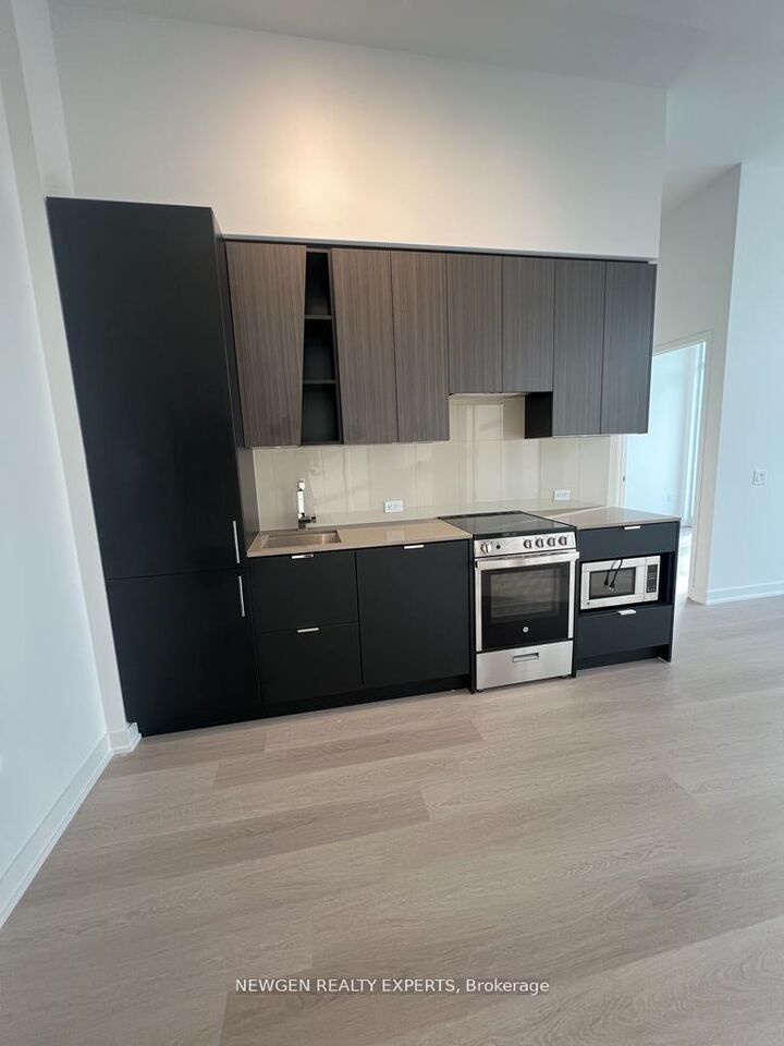 Property Photo: 3883 Quartz Road 605 ON L5B 0M4