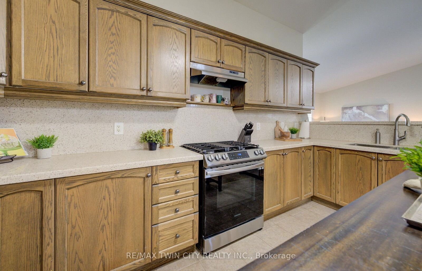 Property Photo:  18 Cherry Avenue  ON L0R 2A0 