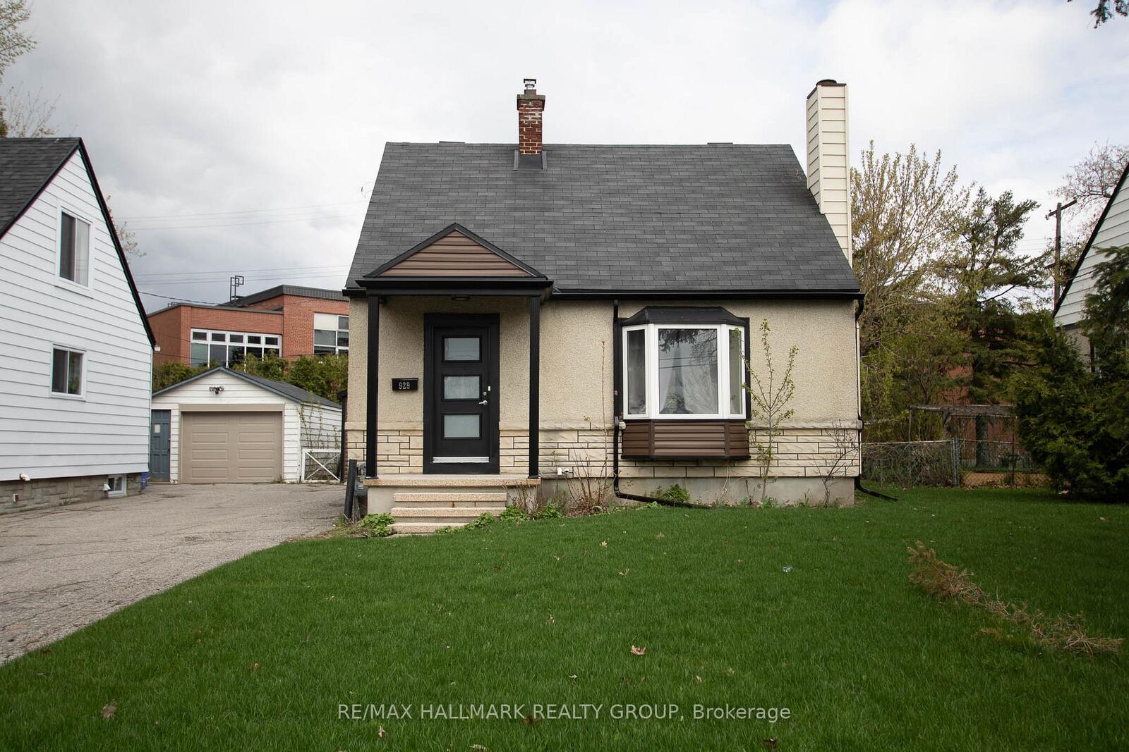 Property Photo: 929 Merivale Road ON K1Z 5Z7