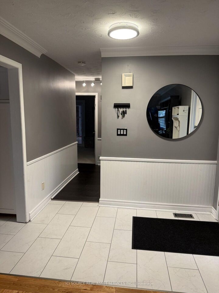 Property Photo: 6998 Glengowan Crescent ON L2J 3R8