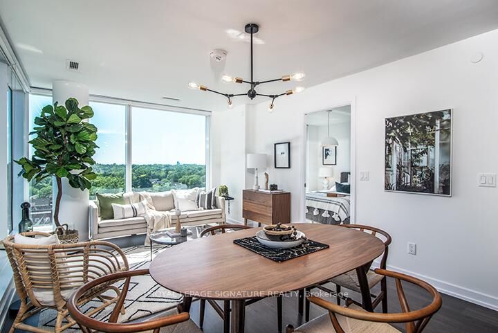 Property Photo:  18 Erskine Avenue 2509  ON M4P 0C9 