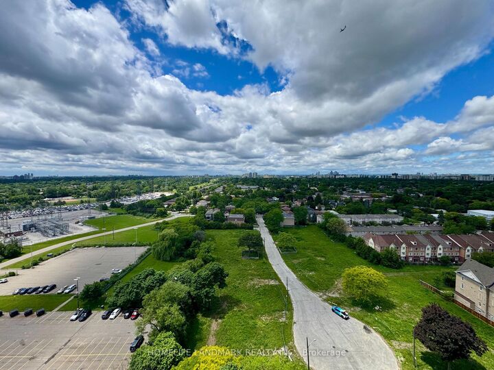 Property Photo: 5858 Yonge Street 1823 ON M2M 0C6