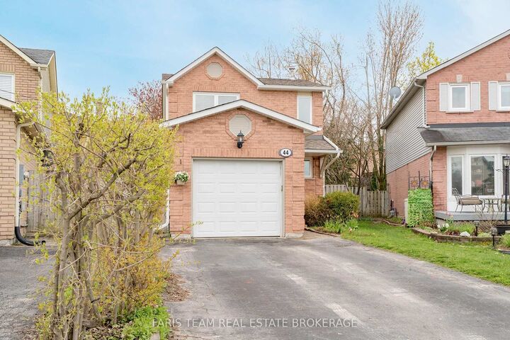 Property Photo: 44 Hadden Crescent ON L4M 6G6