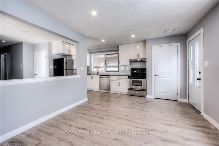 Property Photo: 33 Ruskview Road ON N2M 4S1