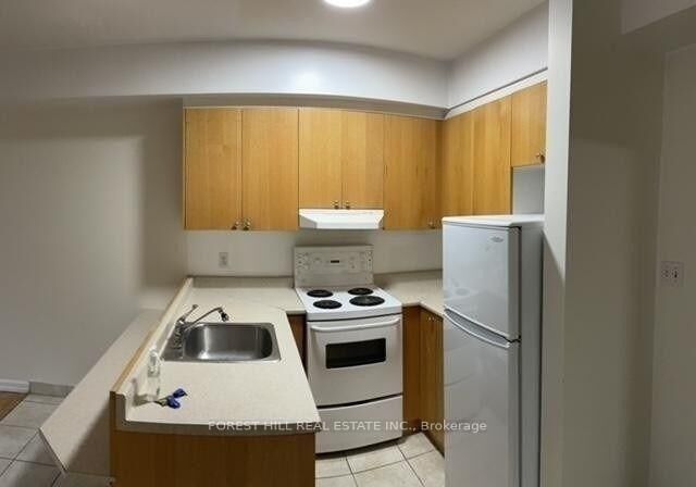 Property Photo: 126 Dundas Street 202 ON M5B 1E2