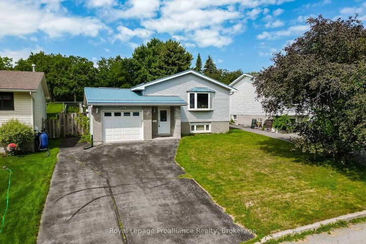 Property Photo: 44 Ireland Drive ON K8V 5X3