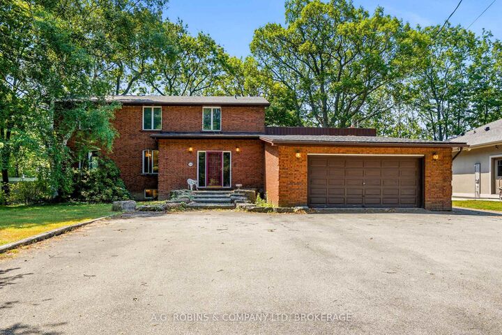 559 Lakeshore Road E — photo 1