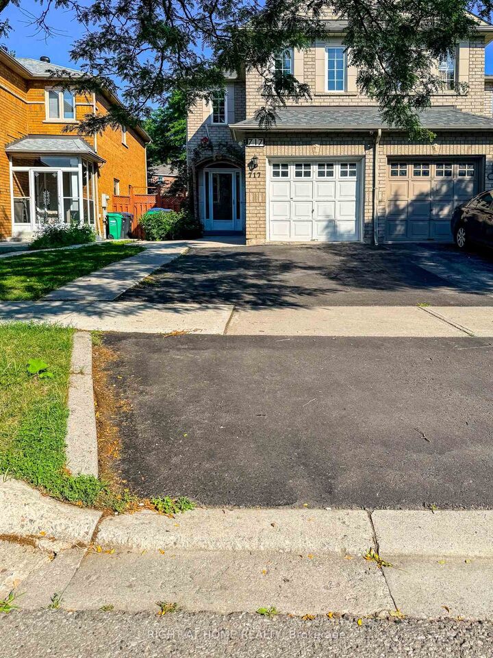 Property Photo: 717 Mirage Place ON L5R 3Y2
