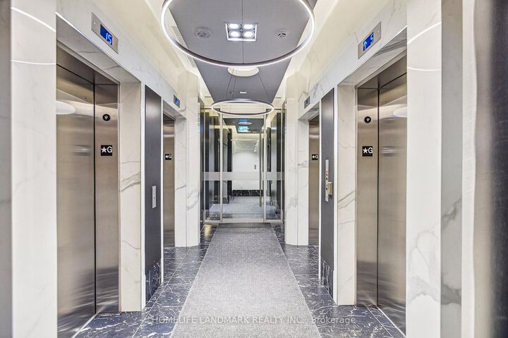 Property Photo:  70 Princess Street 2811  ON M5A 0X6 