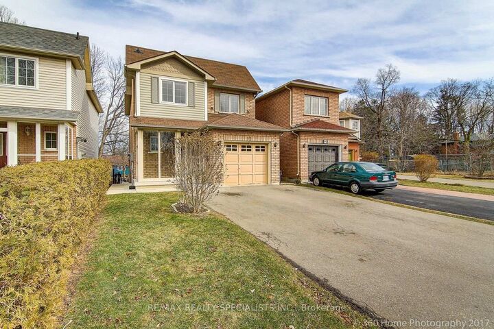 Property Photo: 97 Piperbrook Crescent ON M1E 5H1