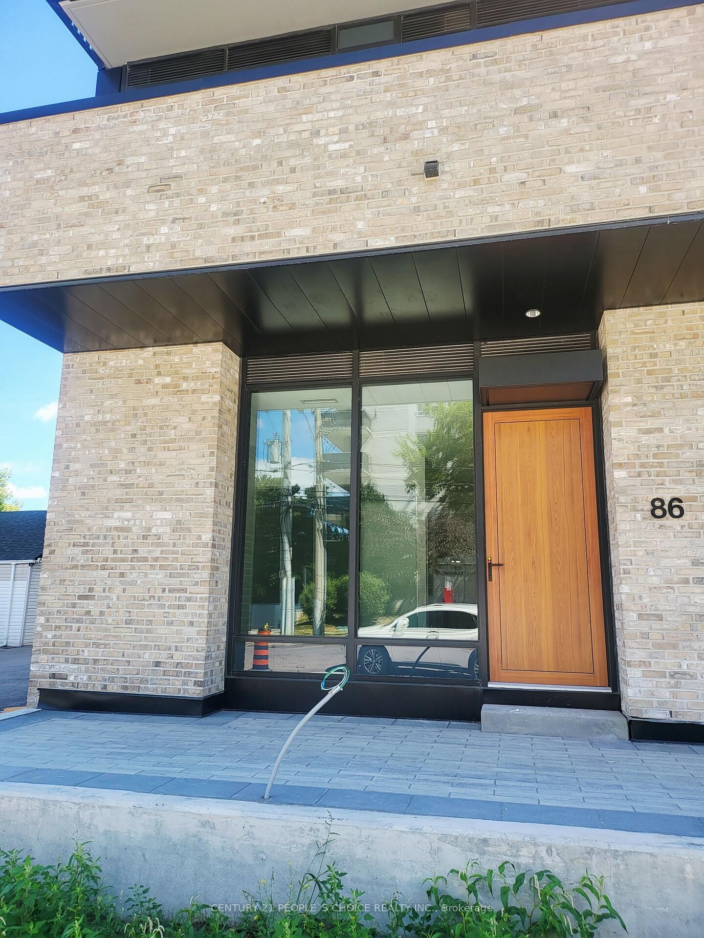 Property Photo:  86 Agnes Street 86  ON L5B 0R2 