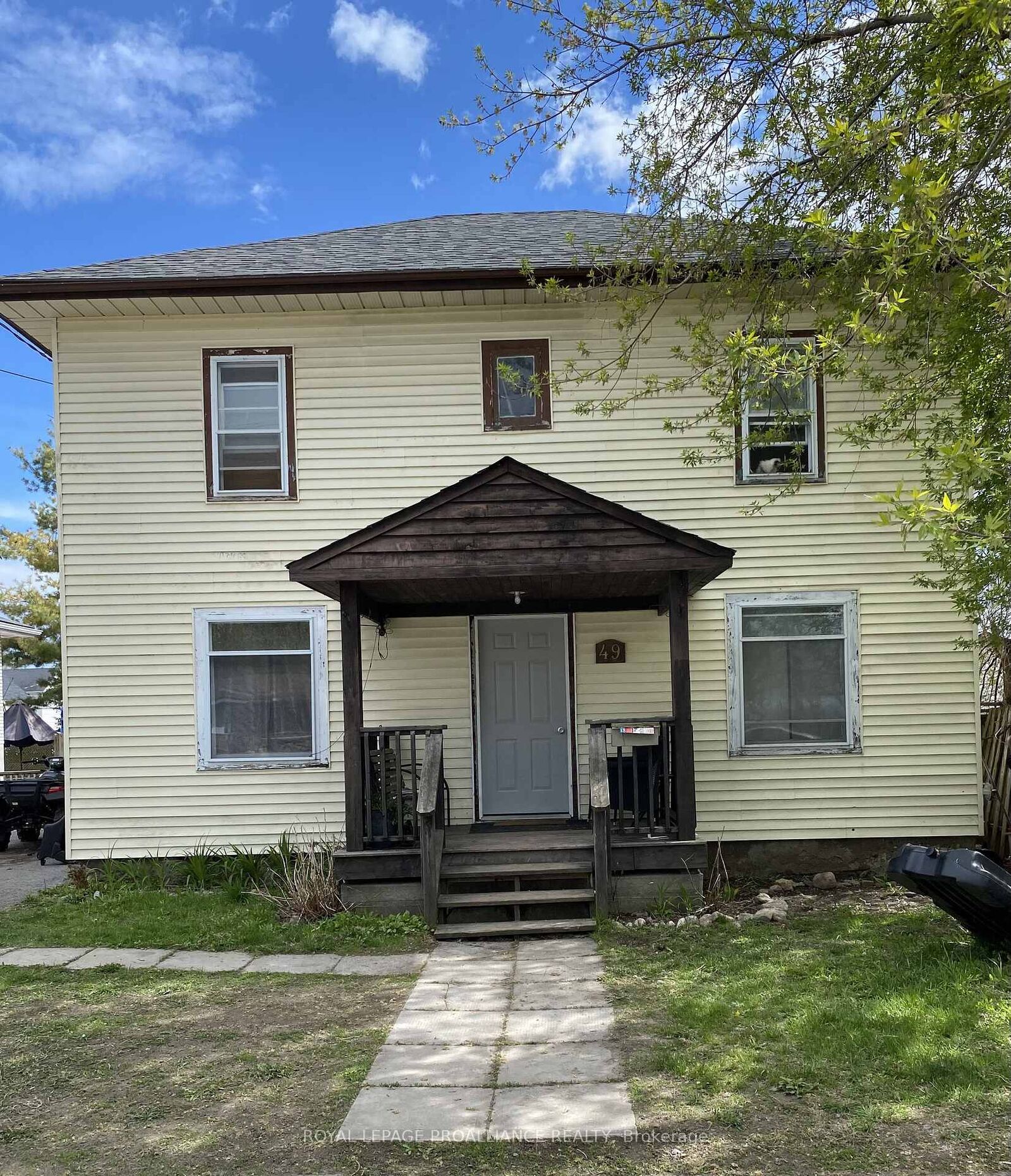 Property Photo: 49 Crown Street ON K8V 1P1
