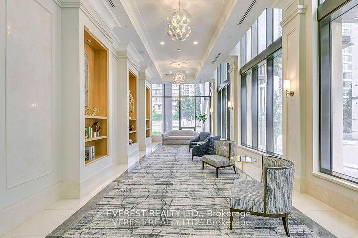 Property Photo:  30 Elm Drive 3003  ON L5B 0N6 
