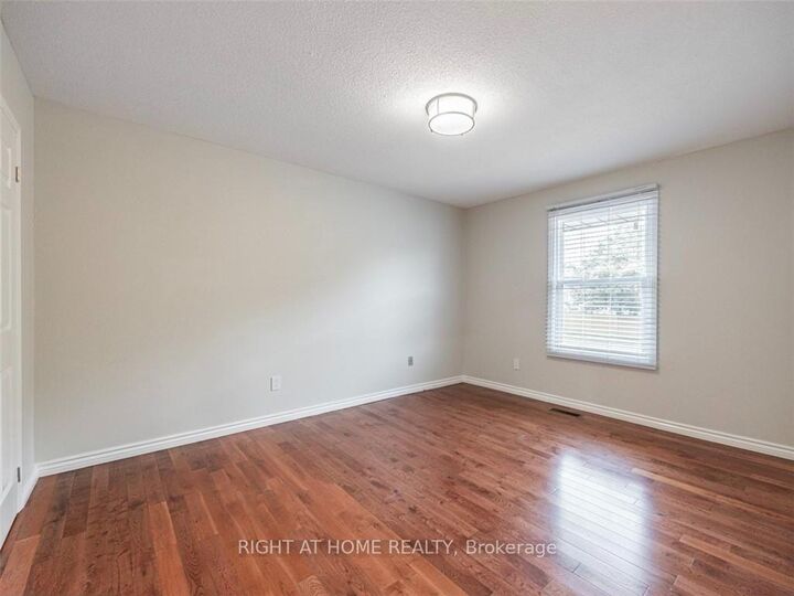 Property Photo:  6913 Shelter Bay Road Upper  ON L5N 1T8 