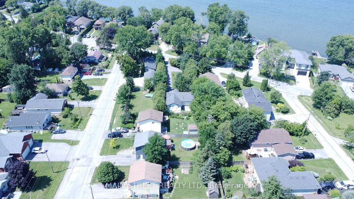Photo de la propriété:  467 Lake Drive S  ON L4P 1R2 
