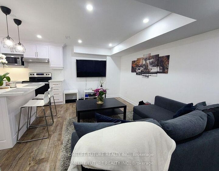 Property Photo: 27 Edgehill Avenue Bsmt ON L4A 1H4