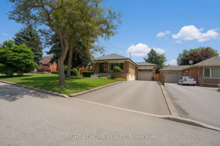 Property Photo:  37 Garside Crescent  ON M6M 2Z5 