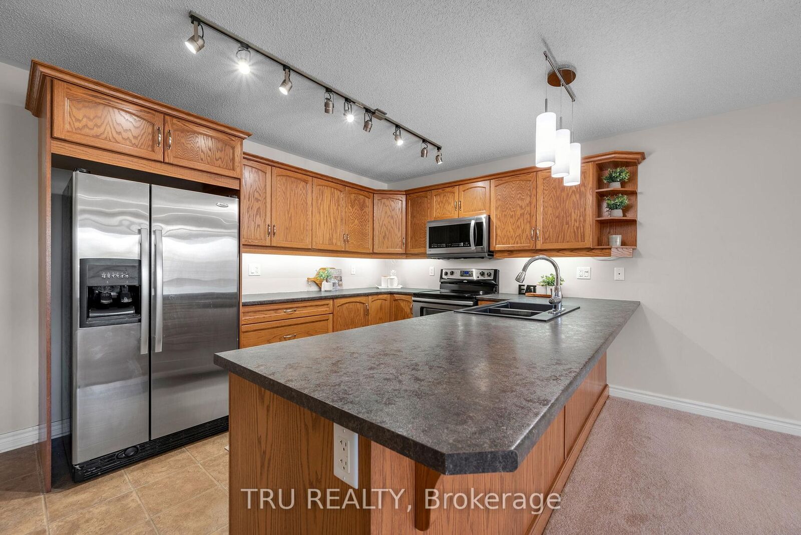 Property Photo: 76 Johanna Street ON K0A 1A0