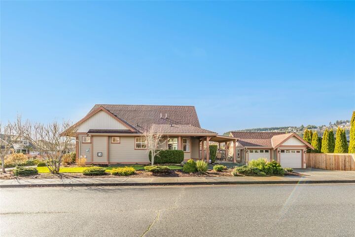 Property Photo: 421 Poets Trail Dr BC V9R 7B1