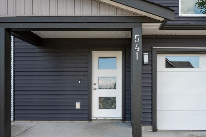 Property Photo: 541 Marisa St BC V9R 0H5