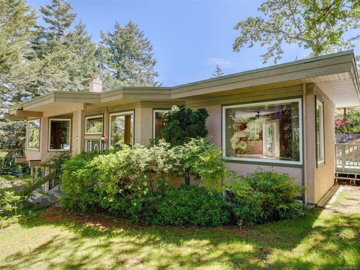 Property Photo:  1055 Thistlewood Dr  BC V8X 4V7 
