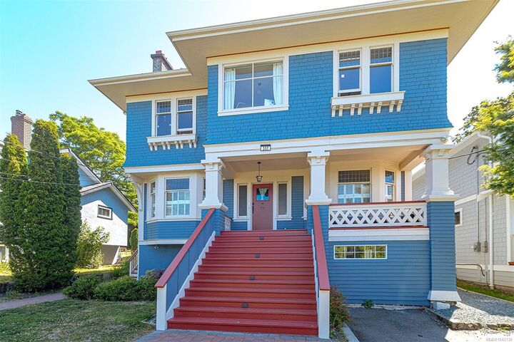 Property Photo: 337 Moss St BC V8V 4M9