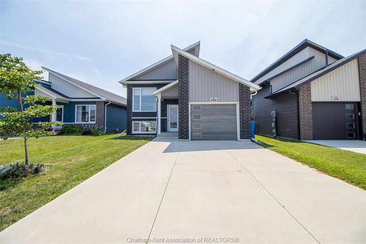 223 Manning Drive Drive — photo 1