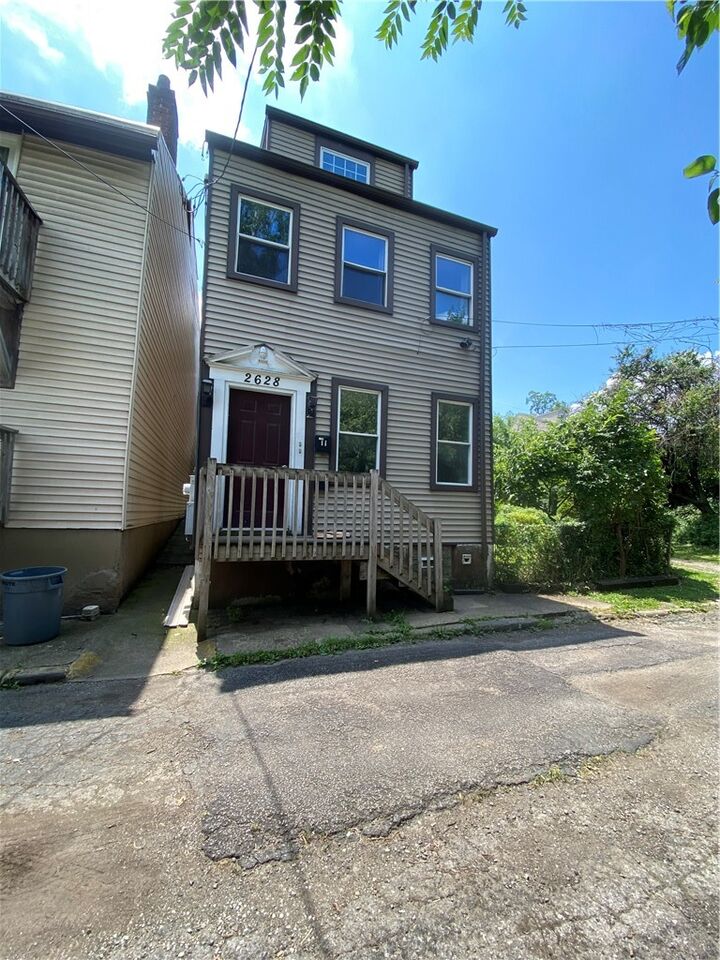 Property Photo: 2628 Edwards Way 2 PA 15203
