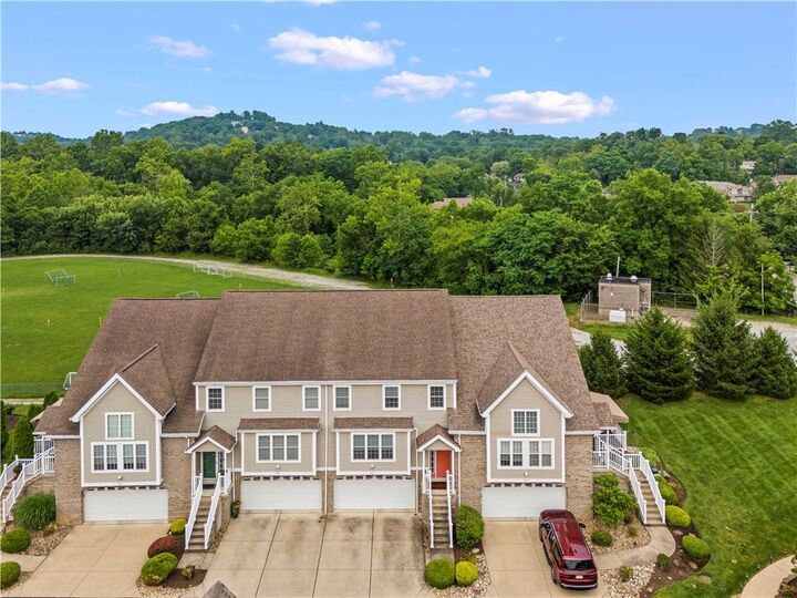 Property Photo:  1053 Waterford Ct  E  PA 15317 