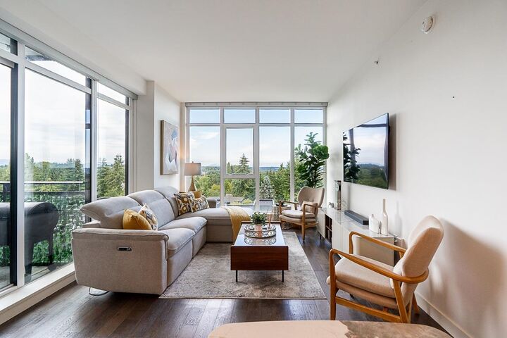 Property Photo: 1526 Finlay Street 504 BC V4B 4L9