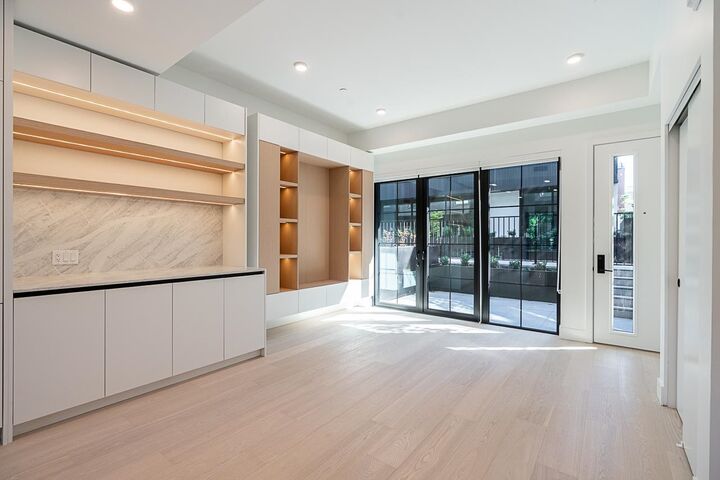Property Photo: 551 W 28th Avenue 107 BC V5Z 2H2