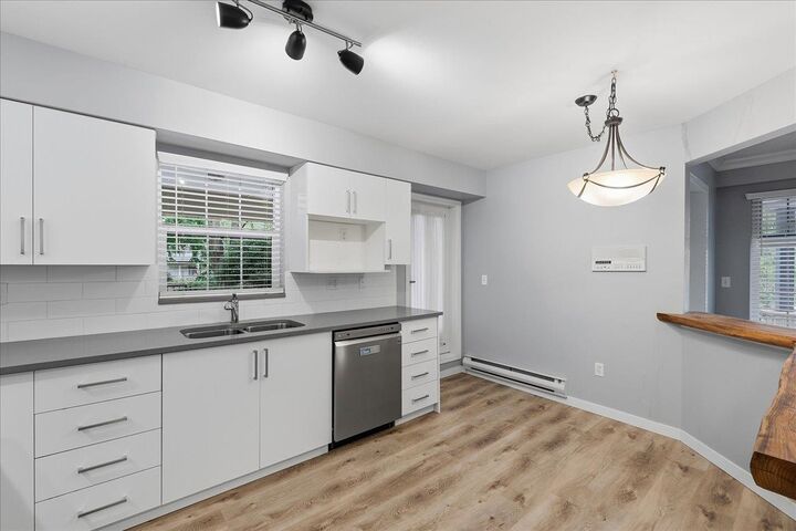 Property Photo: 5556 14 Avenue 105 BC V4M 4E7