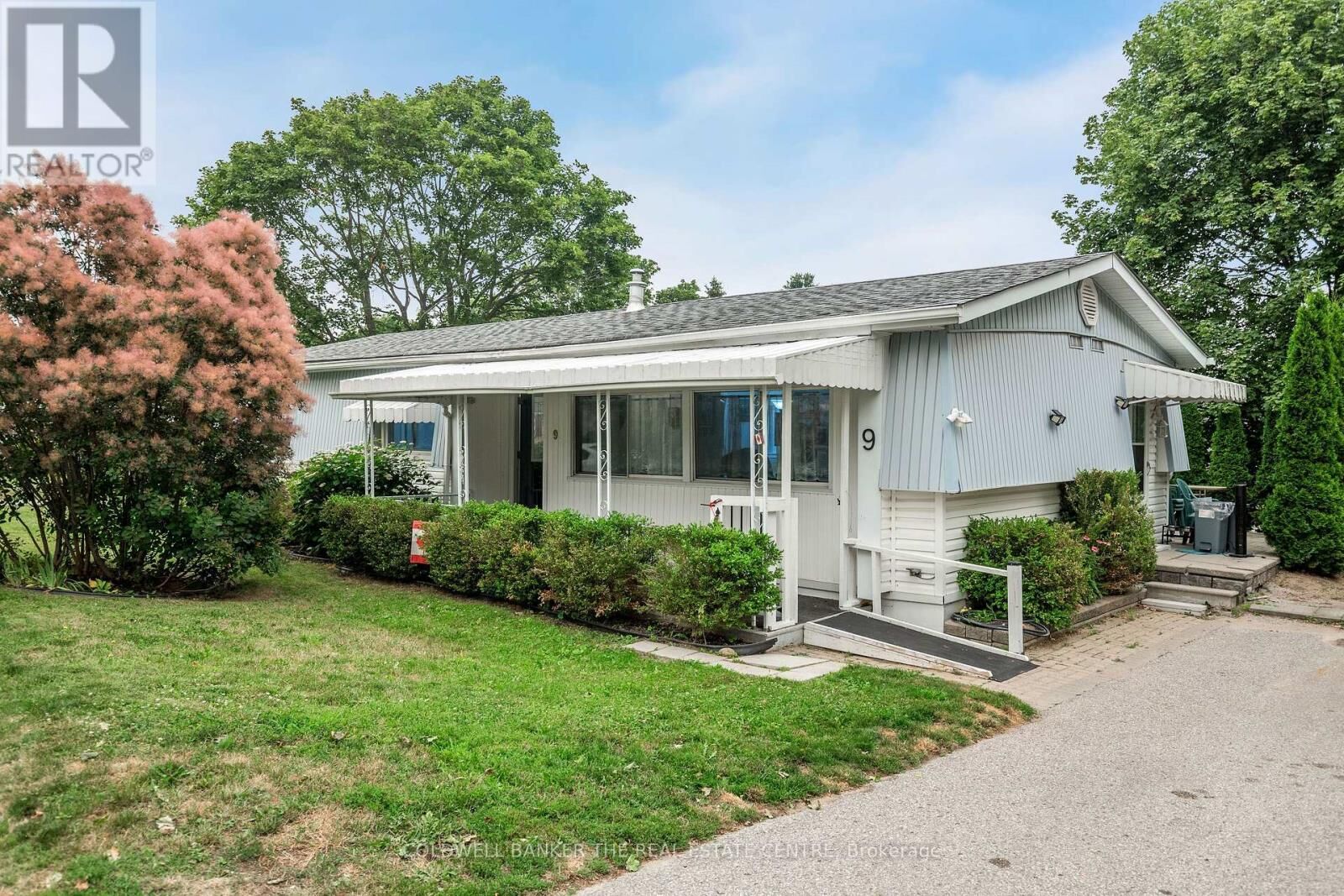 Property Photo: 9 Hawthorne Drive ON L9S 1P7