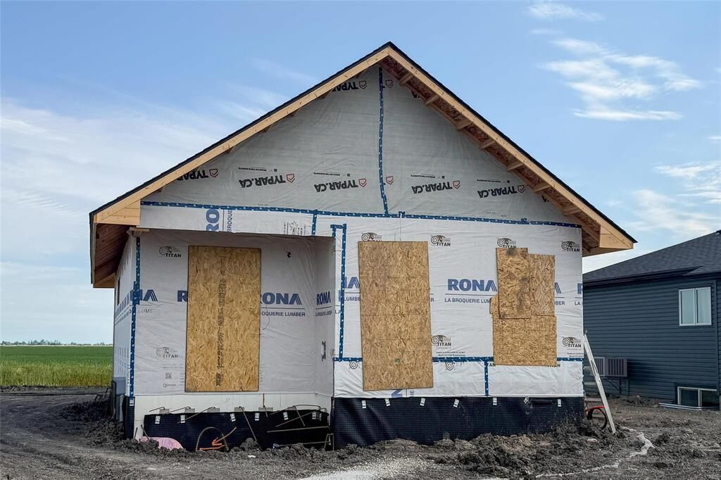 Property Photo:  307 Normandeau Avenue  MB R5H 0C7 