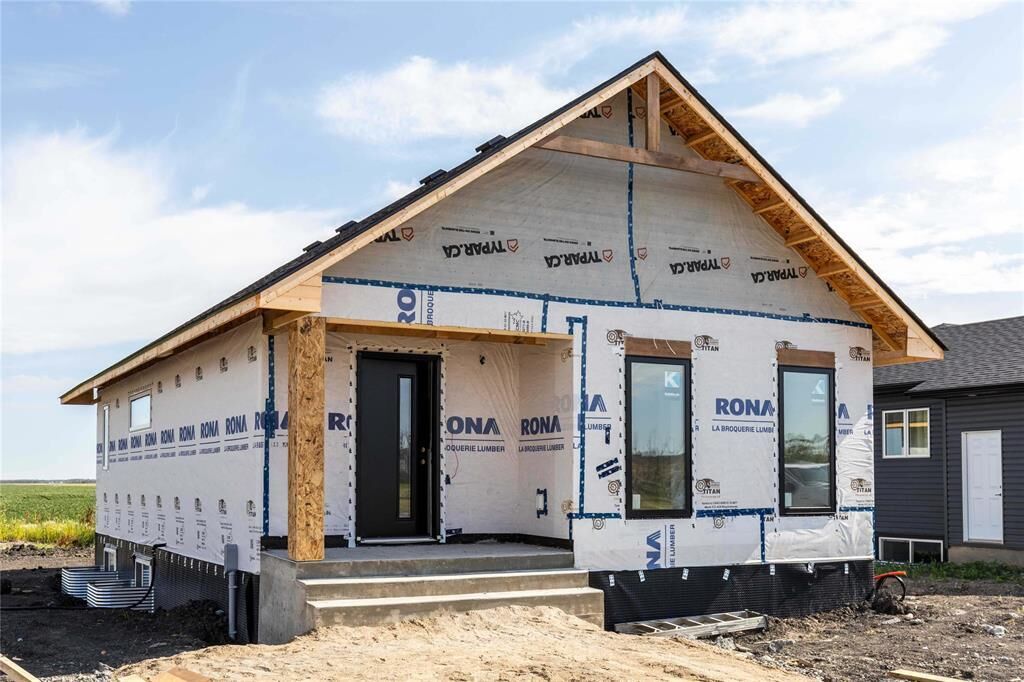 Property Photo:  307 Normandeau Avenue  MB R5H 0C7 