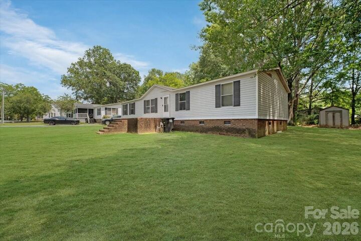 Property Photo: 109 Maynard Avenue NC 28170
