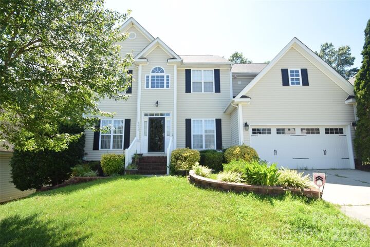 Property Photo: 6629 Pattonsburg Drive NC 28213