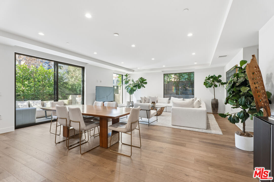 Property Photo:  725 N Croft Ave, Unit 103  CA 90069 
