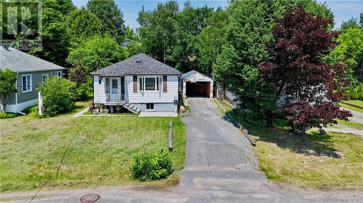 Property Photo:  22 Wagner Street  ON P3E 2P5 