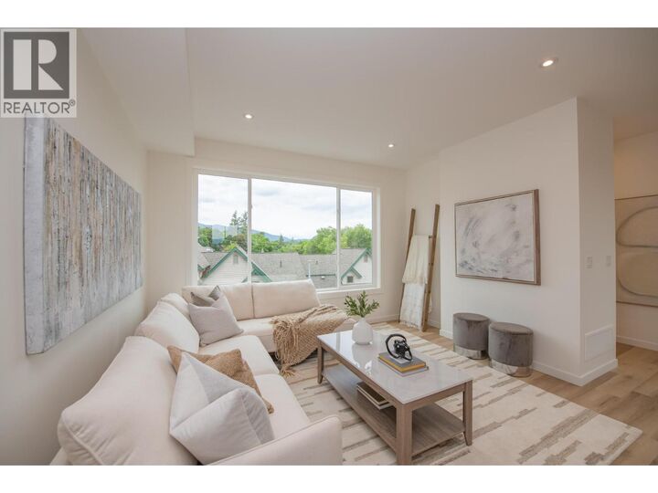 Photo de la propriété:  3602 Pleasant Valley Road 6  BC V1T 4L6 