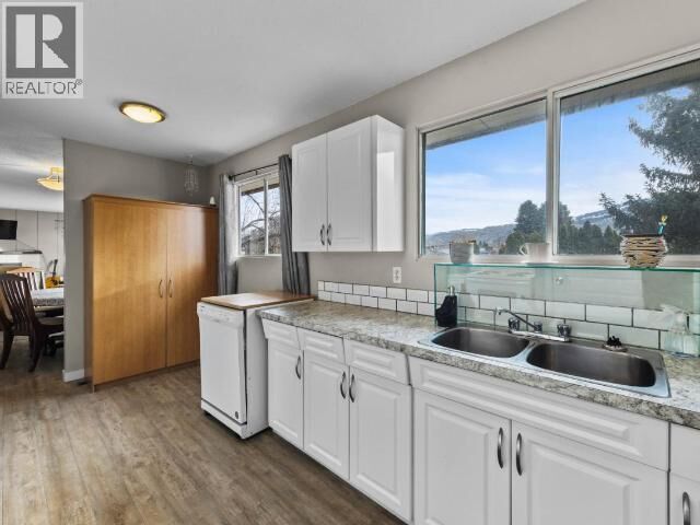 Property Photo: 948 Ryan Place BC V2B 4T5