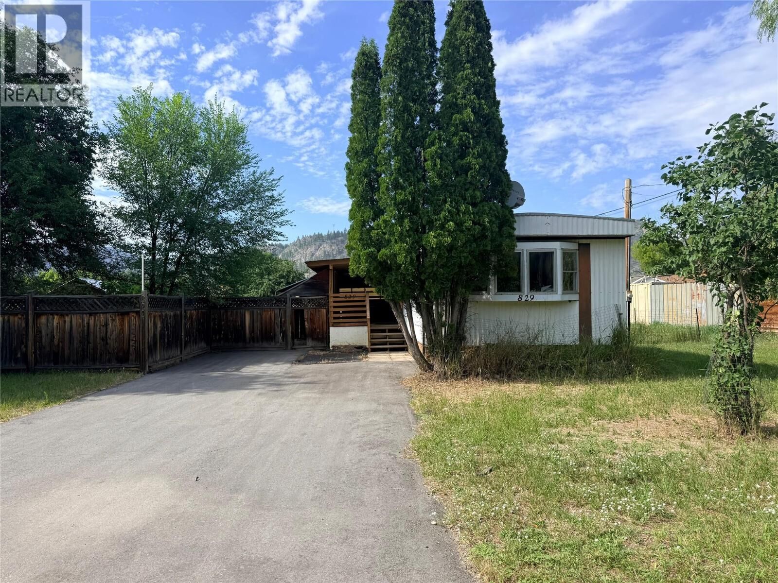 Property Photo:  829 64 Avenue  BC V0H 1H4 
