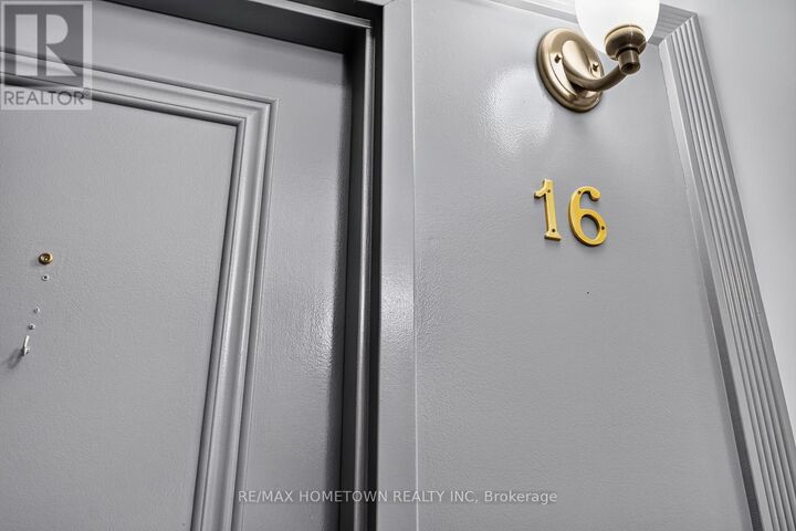 Property Photo:  14 Charlotte Place 16  ON K6V 6T4 