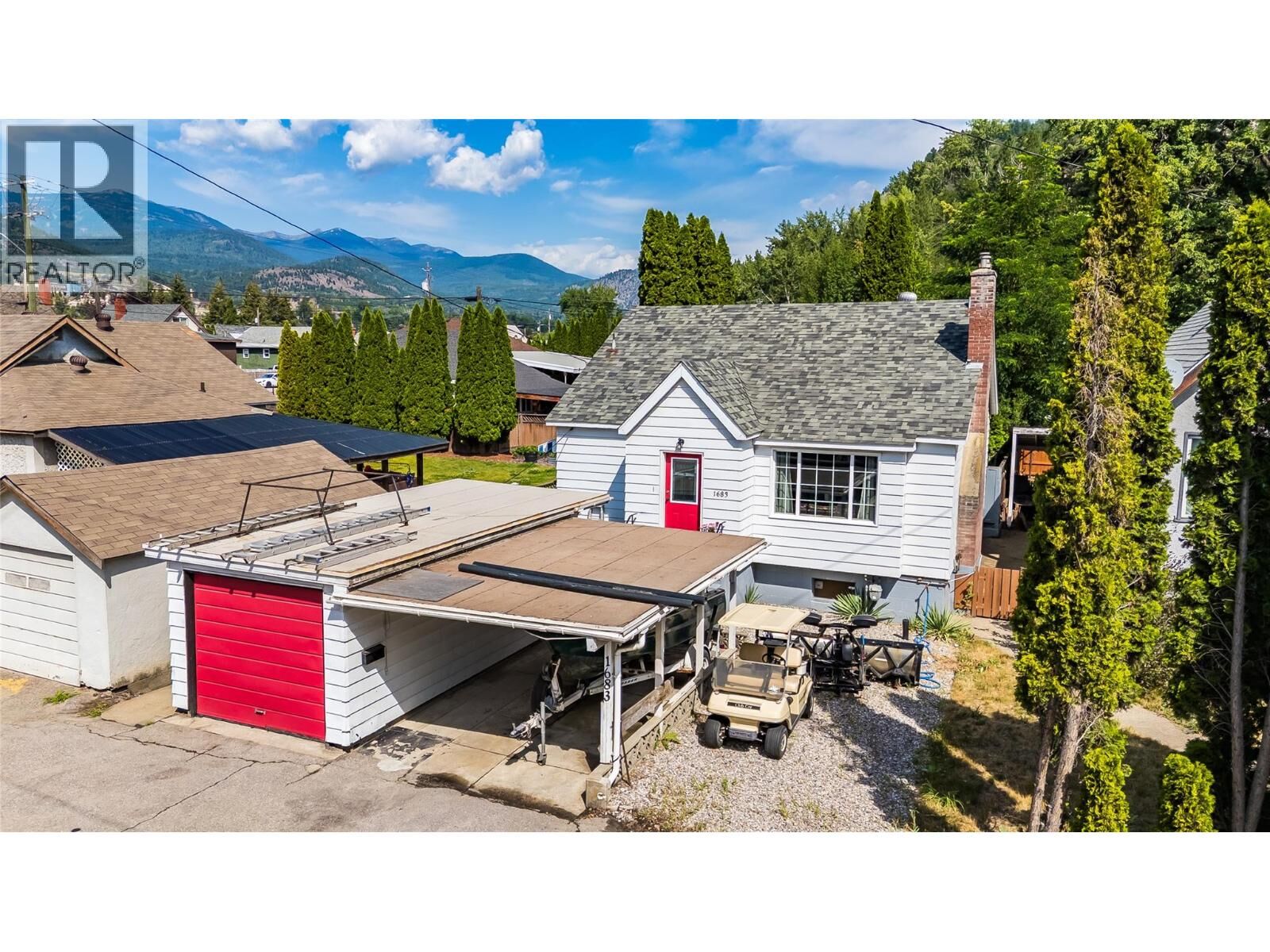 Property Photo:  1683 Bailey Street  BC V1R 1W5 