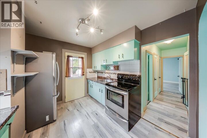 Property Photo: 936 Thackeray Street BC V1R 2C2