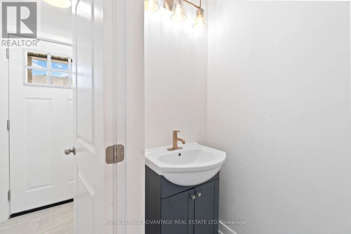 Property Photo: 35 Whitcomb Crescent ON K7A 0C1