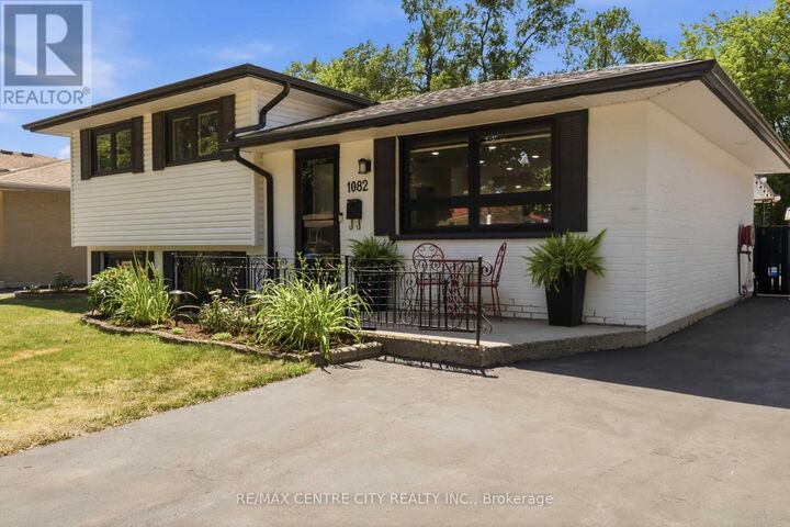 Property Photo:  1082 Chippewa Drive  ON N5V 2T7 