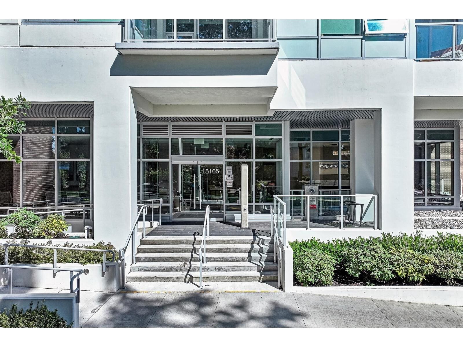 Property Photo:  15165 Thrift Avenue 1304  BC V4B 0C1 